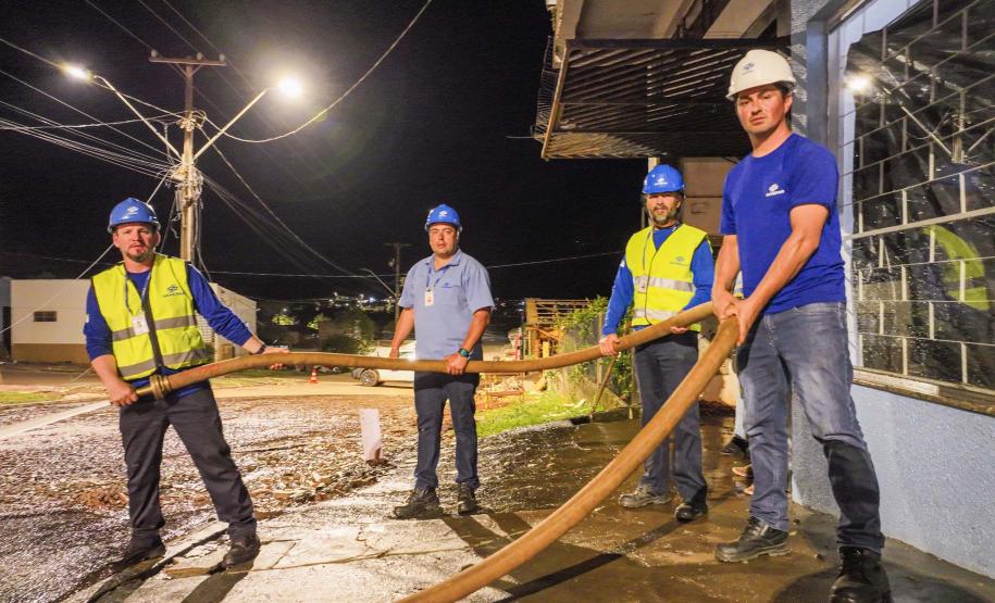Caminhões hidrojatos ajudam na limpeza de Rio Bonito do Iguaçu