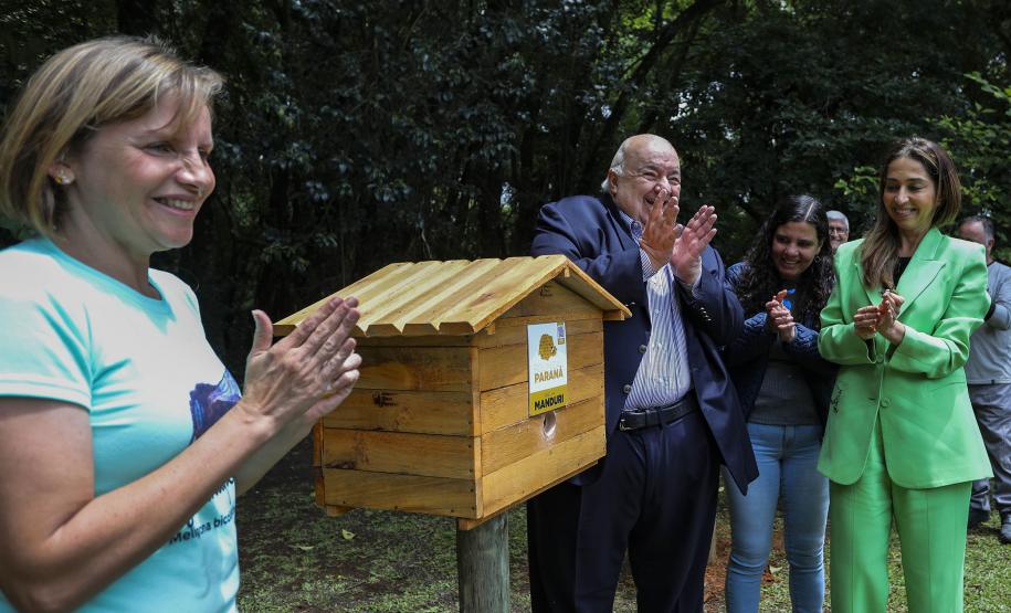 MON recebe três casas de abelhas nativas sem ferrão do Projeto Poliniza Paraná