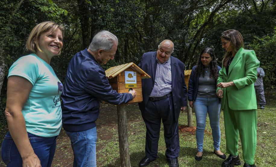 MON recebe três casas de abelhas nativas sem ferrão do Projeto Poliniza Paraná