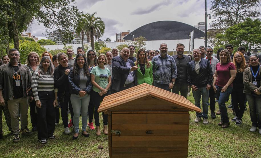 MON recebe três casas de abelhas nativas sem ferrão do Projeto Poliniza Paraná