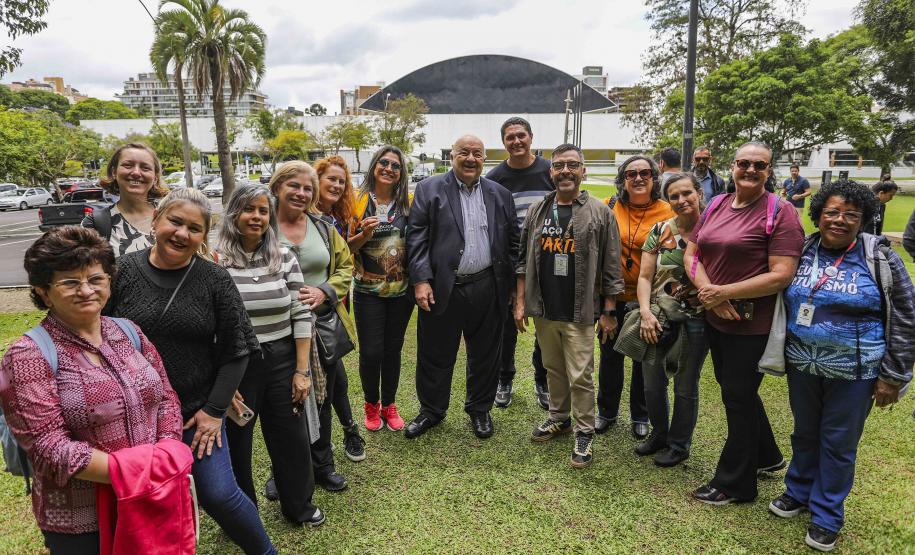 MON recebe três casas de abelhas nativas sem ferrão do Projeto Poliniza Paraná