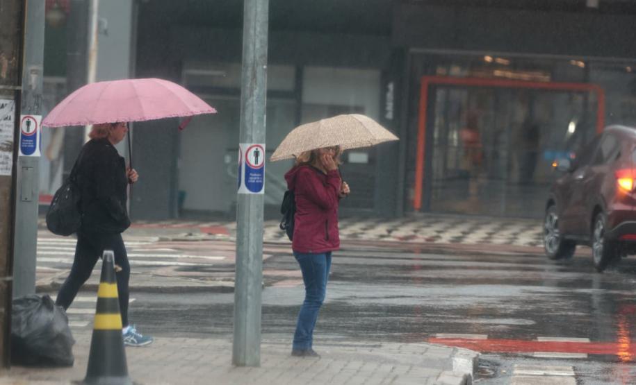 Frio fora de época: outubro registrou até 2°C abaixo da média histórica no Paraná