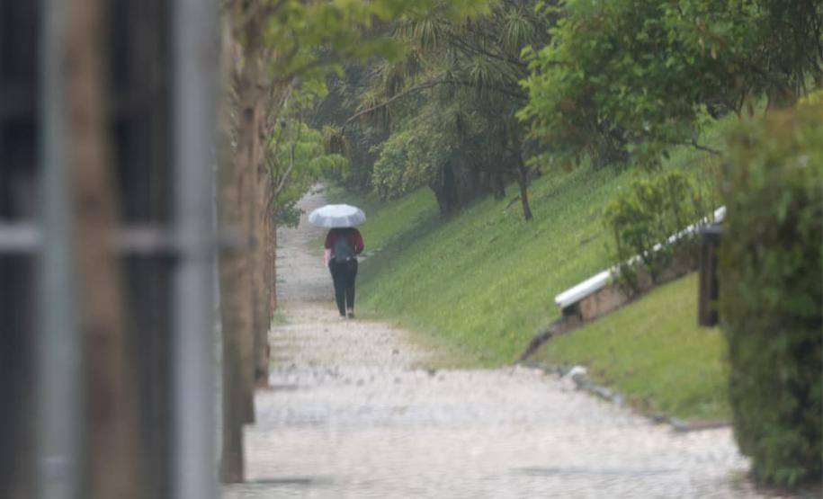Frio fora de época: outubro registrou até 2°C abaixo da média histórica no Paraná