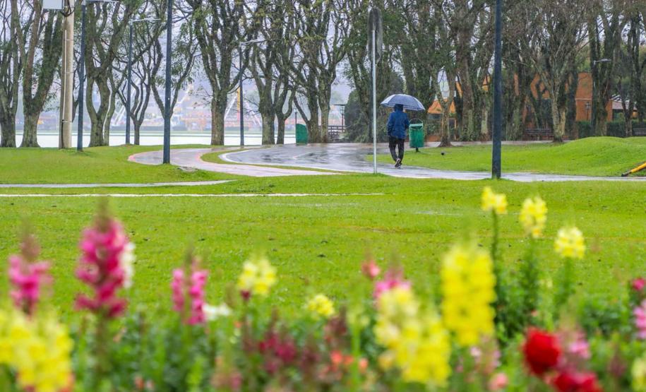 Novembro é marcado por três tornados e chuva acima da média no Paraná