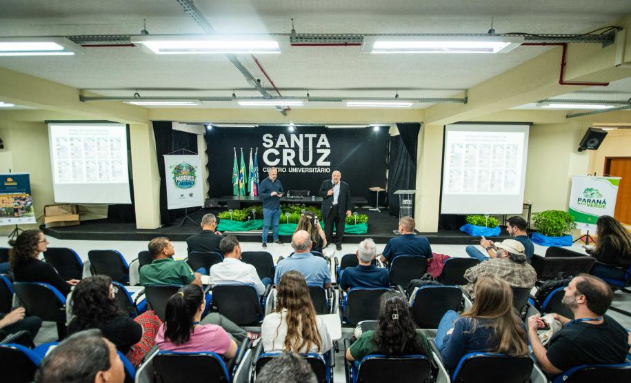 Instituto Água e Terra entregou nesta quinta-feira dez Planos de Manejo para as Unidades de Conservação (UCs). Nesta sexta-feira (12) será feito o repasse de 19 caminhonetes Ford Ranger