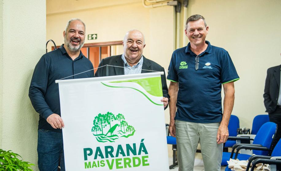 Instituto Água e Terra entregou nesta quinta-feira dez Planos de Manejo para as Unidades de Conservação (UCs). Nesta sexta-feira (12) será feito o repasse de 19 caminhonetes Ford Ranger