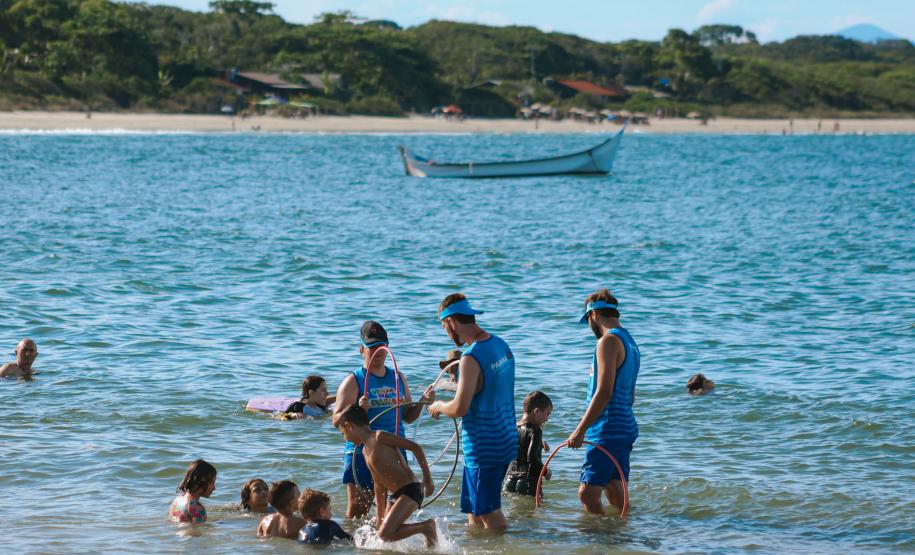 Fim de semana típico de verão: Litoral terá temperaturas acima de 30°C e chuva à tarde