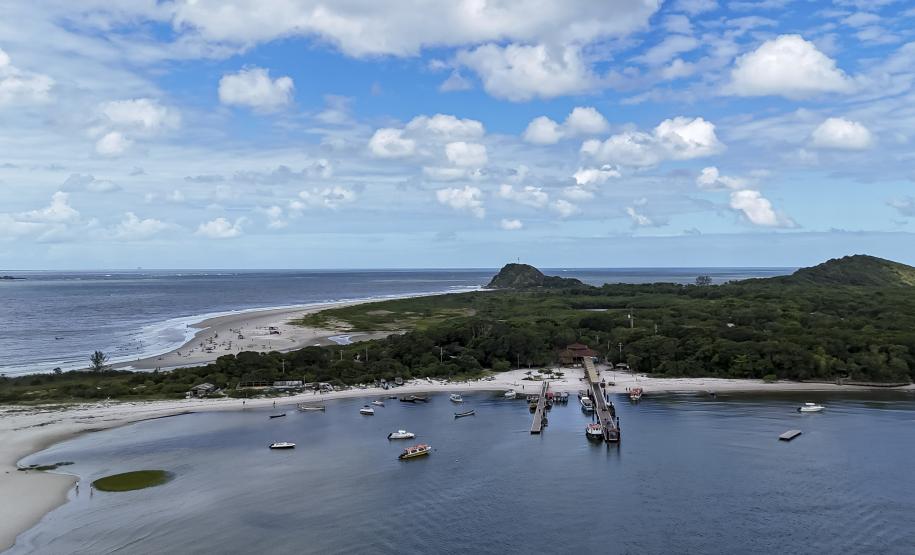 Com saneamento e inovações no acesso, Ilha do Mel ganha mais turistas e já projeta o futuro