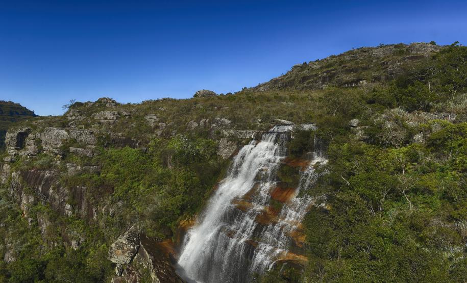 Cinco dicas de cachoeiras para curtir o Verão no Paraná próximo à natureza.