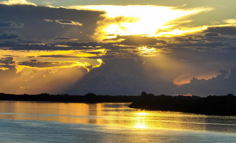Com fim do fenômeno La Niña, fevereiro terá tempo abafado e chuvas de verão no Paraná