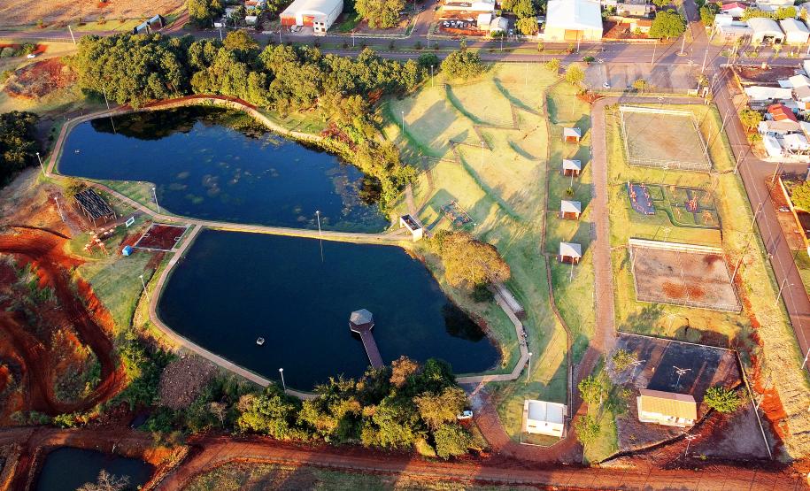 Governo do Estado, por meio do Instituto Água e Terra, entregou 22 novos parques urbanos em 2025.