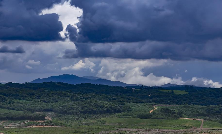 Ciclone extratropical não atinge o Paraná, mas trará chuva neste fim de semana, prevê Simepar