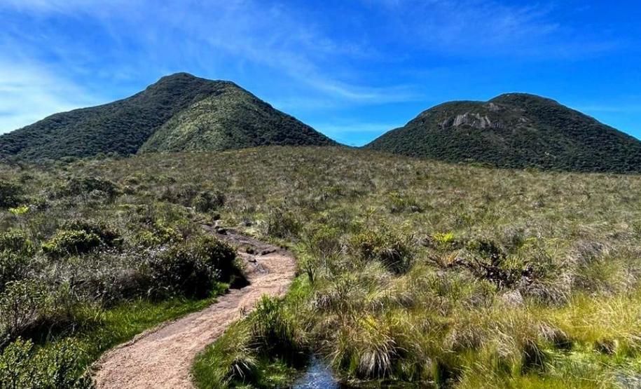 IAT fecha dois acessos irregulares no Pico Paraná para reforçar a segurança