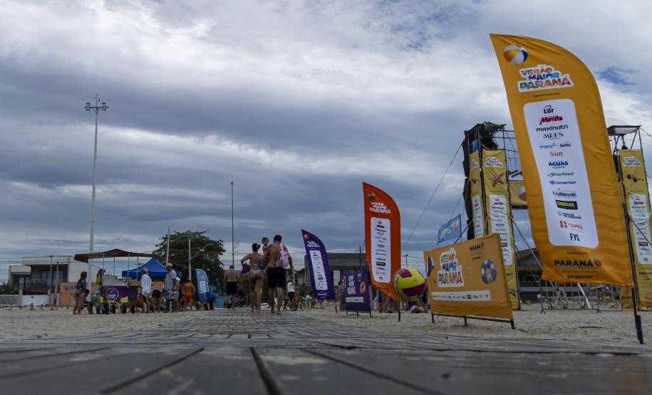 Litoral terá fim de semana de muito calor e pancadas de chuva, prevê Simepar