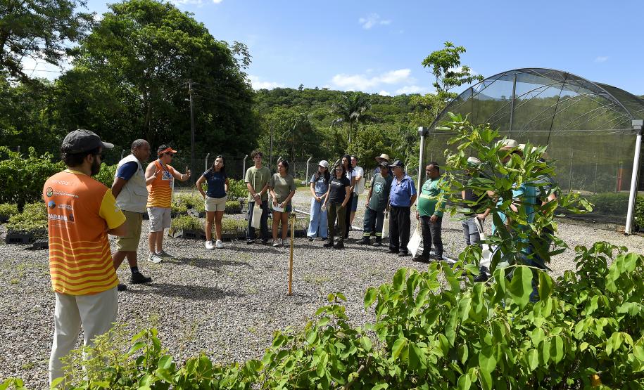 “Um dia no viveiro” mobiliza comunidade litorânea para a educação ambiental