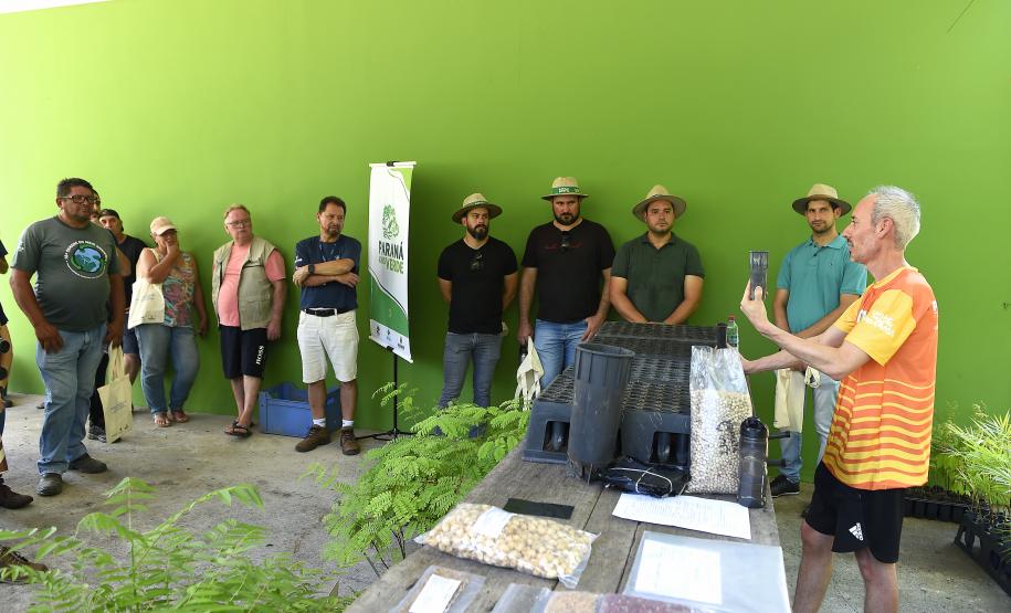 “Um dia no viveiro” mobiliza comunidade litorânea para a educação ambiental