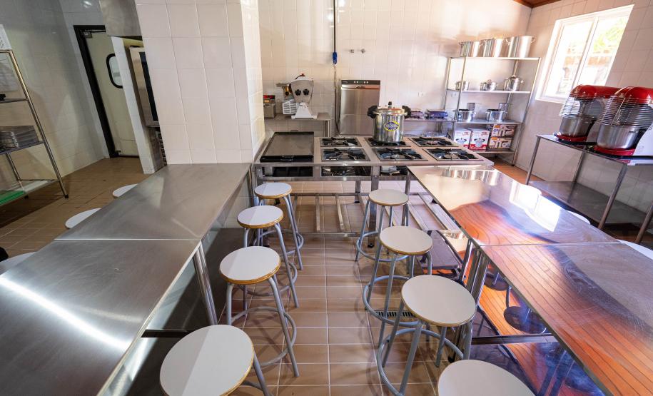 Ilha das Cobras é revitalizada e passa a abrigar a Escola do Mar no Litoral