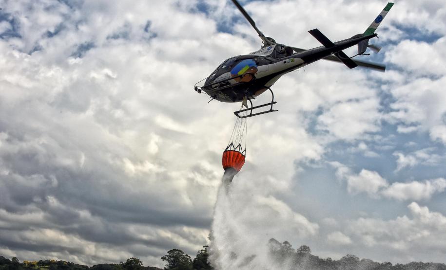 Centro de Operações Aéreas do IAT capacita pilotos para combate a incêndios
