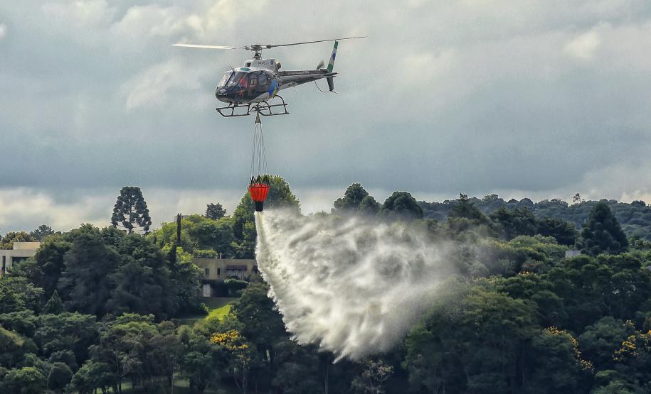 Centro de Operações Aéreas do IAT capacita pilotos para combate a incêndios