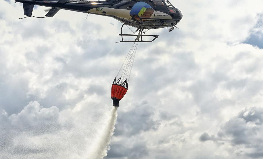 Centro de Operações Aéreas do IAT capacita pilotos para combate a incêndios