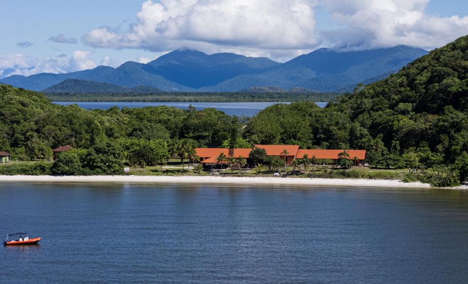 Ilha das Cobras é revitalizada e passa a abrigar a Escola do Mar no Litoral