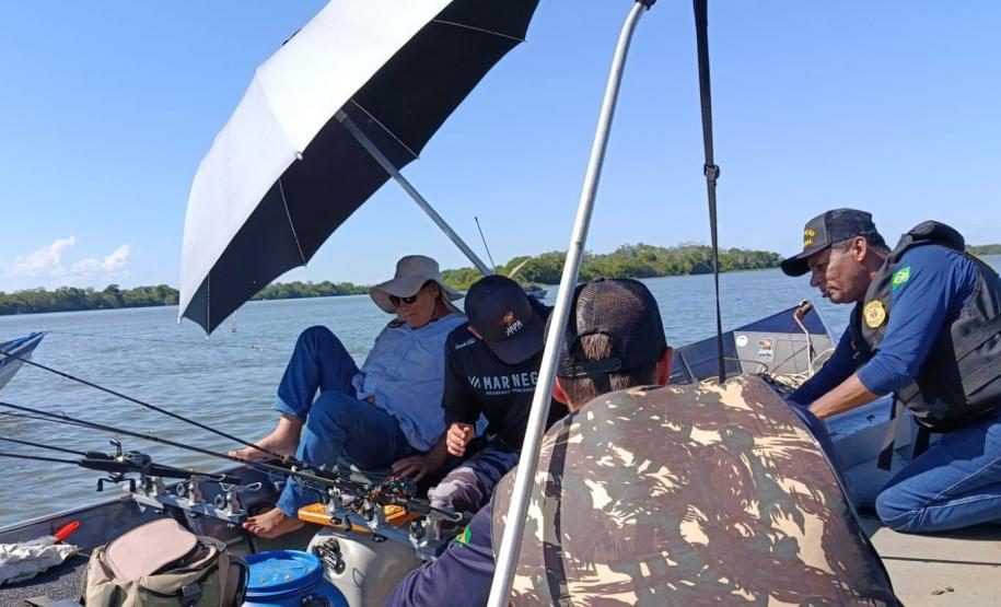 Agentes do IAT abordam 150 embarcações na primeira ação de fiscalização após a Piracema