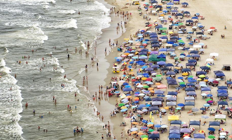 Temporada 2025/2026 do Verão Maior Paraná movimentou R$ 337,9 milhões em licenciamentos ambientais nos sete municípios do Litoral