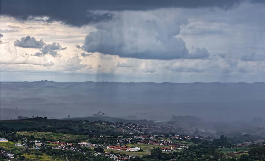 Fim de semana será de chuva na faixa Oeste do Paraná, prevê o Simepar