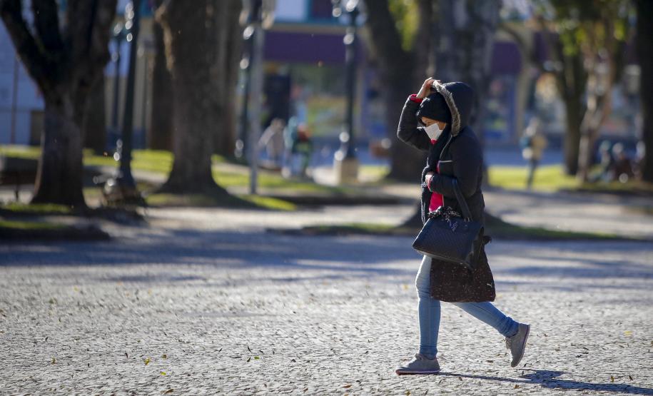 Sinais de inverno: maio terá frentes frias, geada e temperaturas abaixo de 10°C