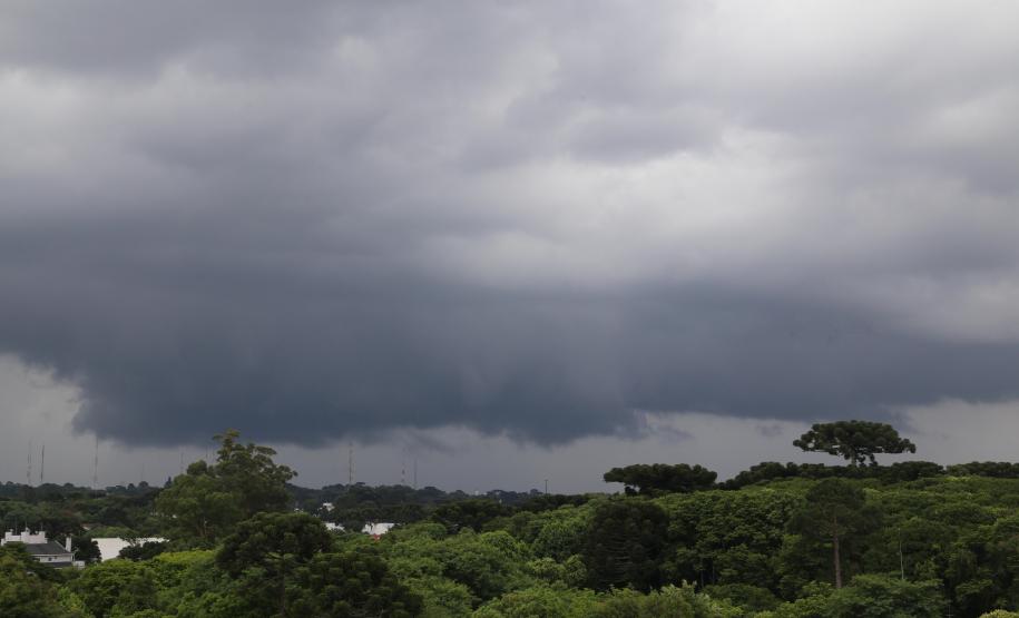 Abril registra chuva e temperaturas acima da média na maior parte do Paraná