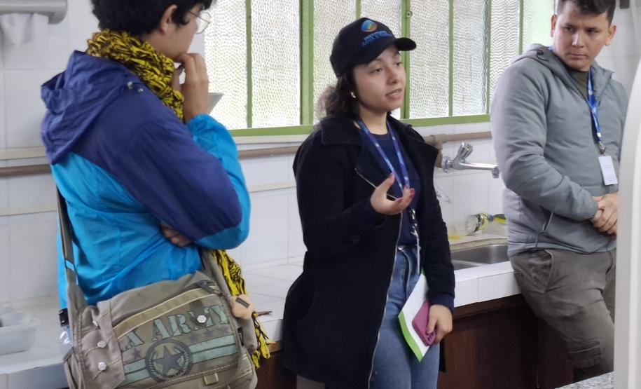 Um dia no viveiro: estudantes da UFPR conhecem viveiro do IAT em São José dos Pinhais