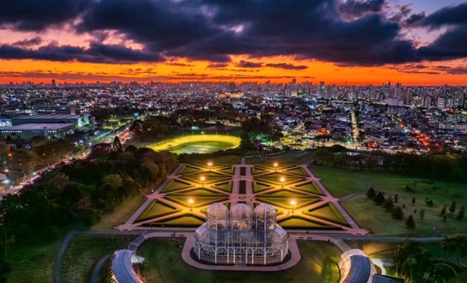 Outono e inverno: céu laranja pode indicar concentração de poluentes causada pela inversão térmica