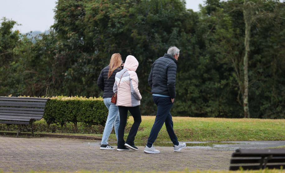 Última semana de outono terá amanhecer gelado e tardes mais quentes no Paraná