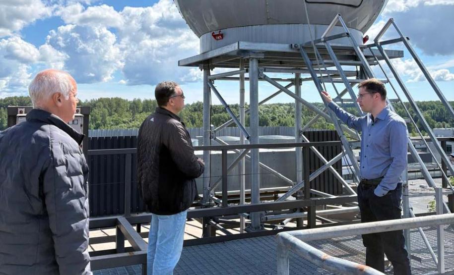 Equipes do Simepar e do IAT testam novo radar meteorológico na Finlândia