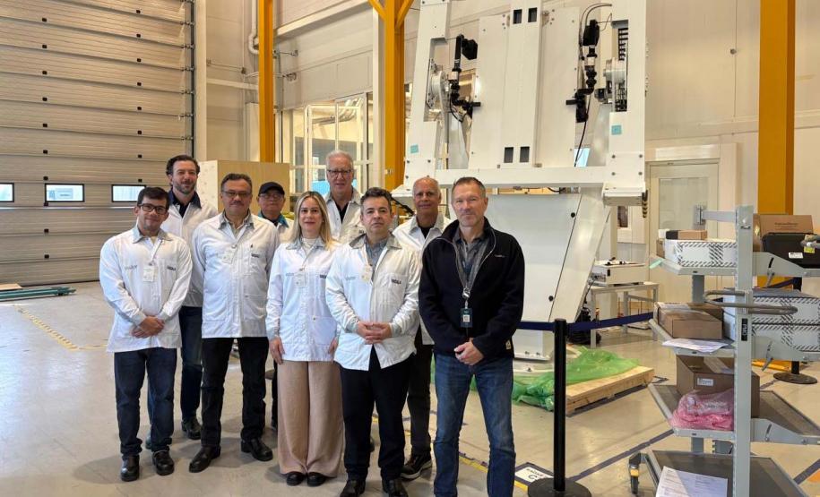 Equipes do Simepar e do IAT testam novo radar meteorológico na Finlândia