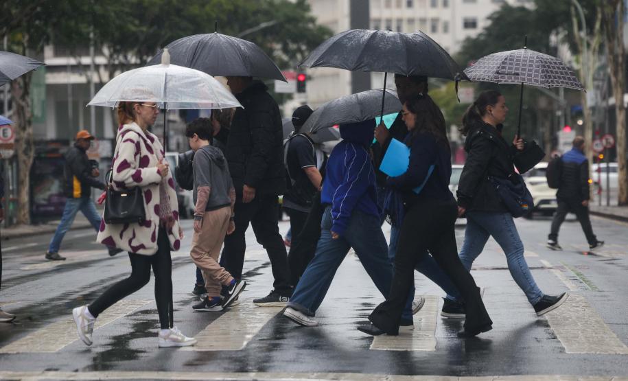 Chuva volumosa faz 16 cidades paranaenses atingirem a média do mês em 12 dias