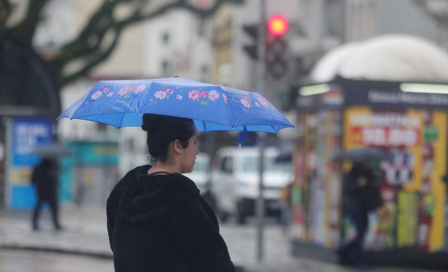 No Dia do Meteorologista, Simepar ressalta profissão que vai além da previsão