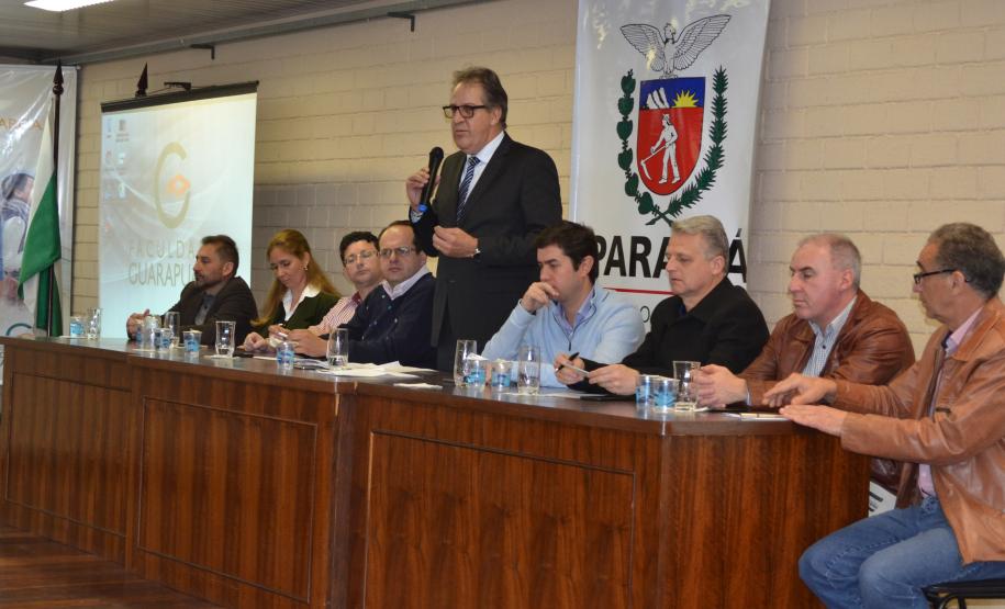 O Governo do Paraná, por meio da Secretaria do Meio Ambiente e Recursos Hídricos, em parceria com Itaipu Binacional e Ministério do Meio Ambiente, promove o 2º Encontro Formativo do Programa Nacional de Formação e Capacitação de Gestores Ambientais (PNC), em Guarapuava. Simultaneamente acontece o 2º Seminário Regional do Meio Ambiente. A capacitação teve início nesta quinta-feira (24) e segue até o final da tarde de sexta-feira (25).Guarapuava, 24/08/2017.Foto: Divulgação SEMA