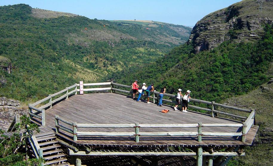 O Parque Estadual do Guartelá, em Tibagi, nos Campos Gerais, tem como principal atrativo o Canyon do Rio Iapó, o sexto maior em extensão do planeta. Foto: Prefeitura de Tibagi