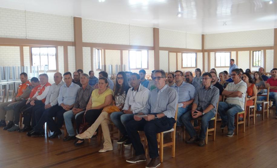 A Secretaria de Estado do Meio Ambiente e Recursos Hídricos e o Instituto de Terras, Cartografia e Geologia do Paraná (ITCG) entregaram nesta sexta-feira (10) o mapeamento de áreas de risco de Marmeleiro, região sudoeste do Estado