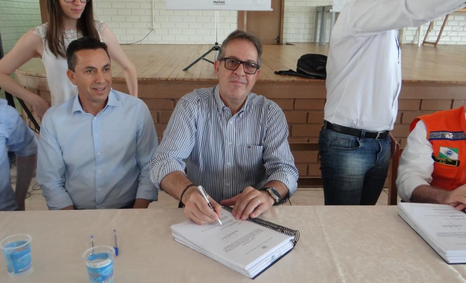 A Secretaria de Estado do Meio Ambiente e Recursos Hídricos e o Instituto de Terras, Cartografia e Geologia do Paraná (ITCG) entregaram nesta sexta-feira (10) o mapeamento de áreas de risco de Marmeleiro, região sudoeste do Estado