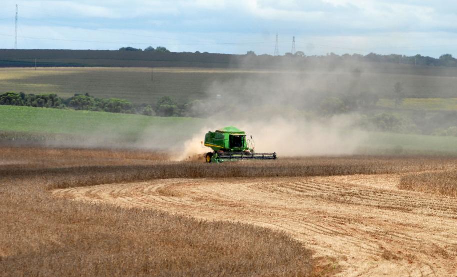 O Governo do Paraná executou uma série de medidas e capacitou 1,5 mil técnicos para auxiliar e orientar os proprietários de terra do Estado a fazer o Cadastro Ambiental Rural (CAR), que é uma ação obrigatória para o cumprimento do novo Código Florestal brasileiro. Foto Jonas Oliveira
