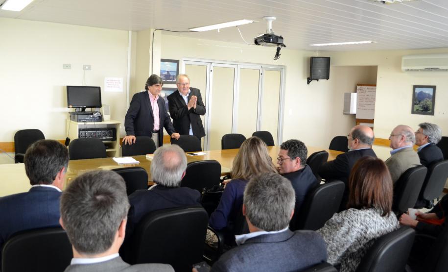 Missão portuguesa de Meio Ambiente, chefiada pelo secretário de Estado do Ambiente de Portugal, Carlos Manuel Martins, durante encontro na Secretaria de Meio Ambiente do Paraná.Curitiba, 02/02/2018.Foto: Divulgação SEMA