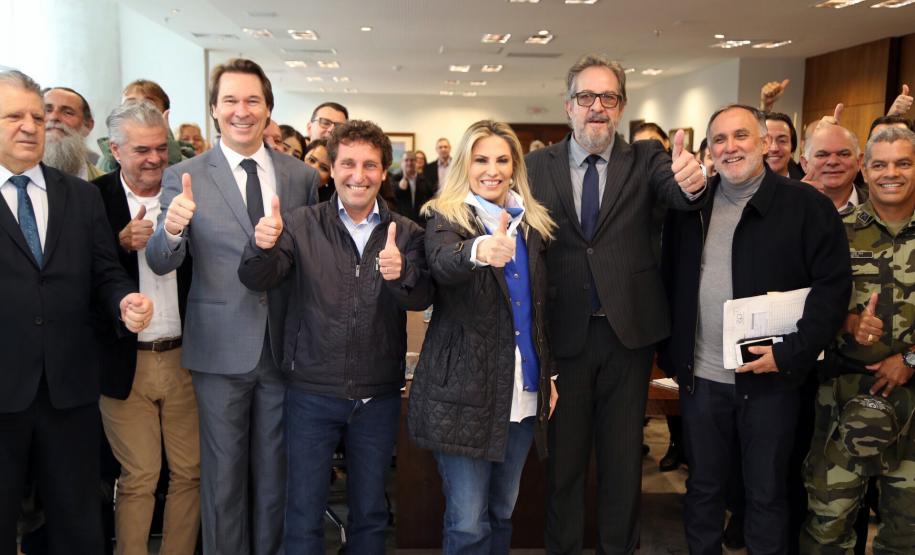 O Governo do Paraná vai recompensar os proprietários de imóveis urbanos ou rurais para que protejam as áreas naturais situadas em suas propriedades. A governadora Cida Borghetti lançou nesta quarta-feira (27) o projeto de Pagamento de Serviços Ambientais (PSA), que vai conceder incentivos econômicos para quem conservar estas áreas.Curitiba, 27/06/2018.Foto: José Fernando Ogura/ANPr