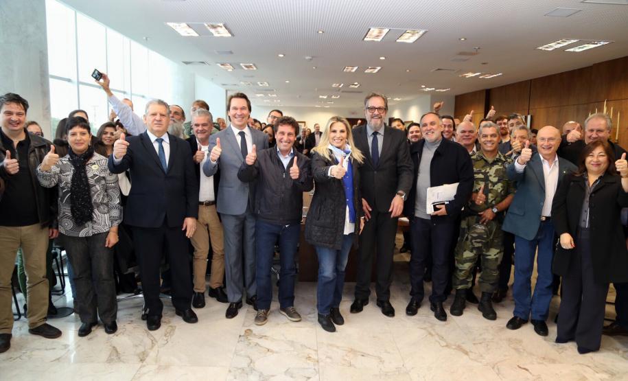 O Governo do Paraná vai recompensar os proprietários de imóveis urbanos ou rurais para que protejam as áreas naturais situadas em suas propriedades. A governadora Cida Borghetti lançou nesta quarta-feira (27) o projeto de Pagamento de Serviços Ambientais (PSA), que vai conceder incentivos econômicos para quem conservar estas áreas.Curitiba, 27/06/2018.Foto: José Fernando Ogura/ANPr