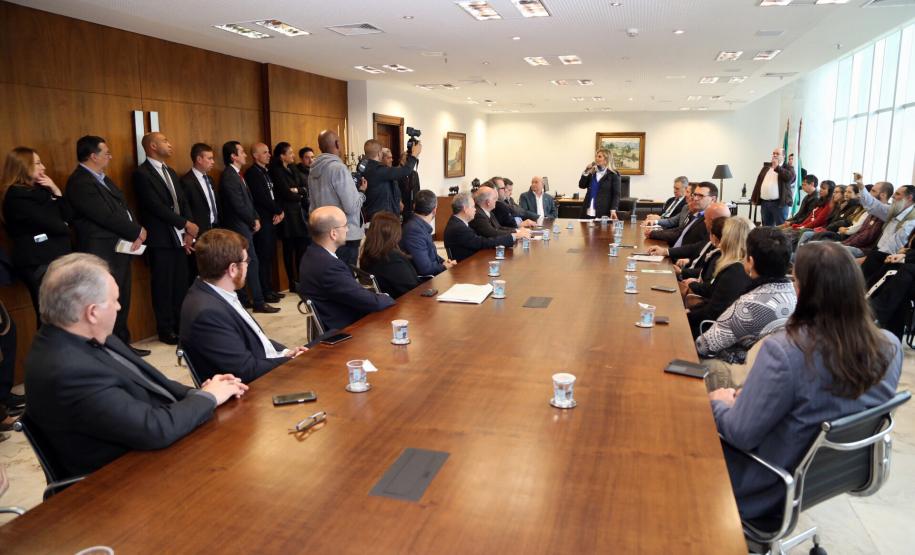 O Governo do Paraná vai recompensar os proprietários de imóveis urbanos ou rurais para que protejam as áreas naturais situadas em suas propriedades. A governadora Cida Borghetti lançou nesta quarta-feira (27) o projeto de Pagamento de Serviços Ambientais (PSA), que vai conceder incentivos econômicos para quem conservar estas áreas.Curitiba, 27/06/2018.Foto: José Fernando Ogura/ANPr