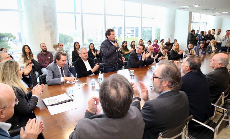 O Governo do Paraná vai recompensar os proprietários de imóveis urbanos ou rurais para que protejam as áreas naturais situadas em suas propriedades. A governadora Cida Borghetti lançou nesta quarta-feira (27) o projeto de Pagamento de Serviços Ambientais (PSA), que vai conceder incentivos econômicos para quem conservar estas áreas.Curitiba, 27/06/2018.Foto: José Fernando Ogura/ANPr