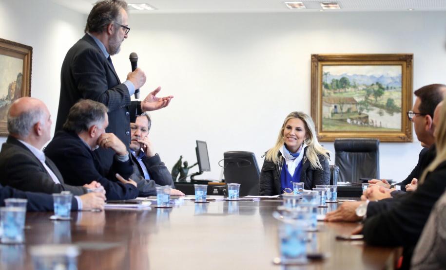 O Governo do Paraná vai recompensar os proprietários de imóveis urbanos ou rurais para que protejam as áreas naturais situadas em suas propriedades. A governadora Cida Borghetti lançou nesta quarta-feira (27) o projeto de Pagamento de Serviços Ambientais (PSA), que vai conceder incentivos econômicos para quem conservar estas áreas.Curitiba, 27/06/2018.Foto: José Fernando Ogura/ANPr