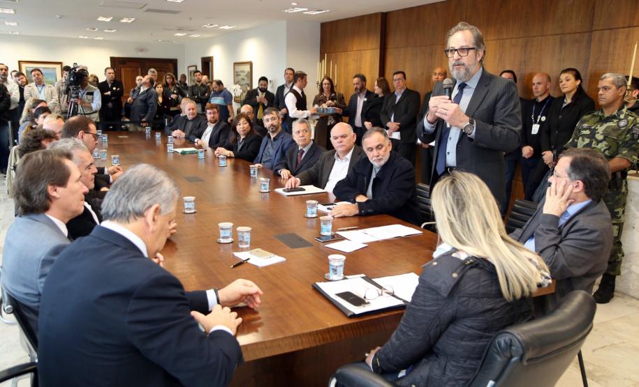 O Governo do Paraná vai recompensar os proprietários de imóveis urbanos ou rurais para que protejam as áreas naturais situadas em suas propriedades. A governadora Cida Borghetti lançou nesta quarta-feira (27) o projeto de Pagamento de Serviços Ambientais (PSA), que vai conceder incentivos econômicos para quem conservar estas áreas.Curitiba, 27/06/2018.Foto: José Fernando Ogura/ANPr