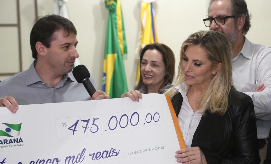Em solenidade na Câmara Municipal de Francisco Beltrão, neste sábado (30), a governadora Cida Borghetti anunciou R$ 87 milhões para obras de infraestrutura a ações na região Sudoeste. Dos recursos, R$ 76,6 milhões fazem parte do Programa Estadual de Recuperação e Conservação de Estradas, que tem R$ 1,5 bilhão para melhorias na malha rodoviária estadual.-. Francisco Beltrão,30/06/2018 Foto:Jaelson Lucas / ANPr